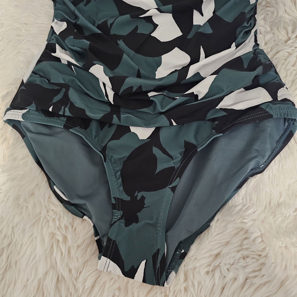 Stylish Womens One Piece Swimsuit - Green and Black - Picture 4 of 6